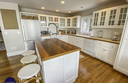 Katama House | Ideal Getaway Near Downtown Edgartown with Heated Pool