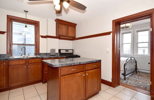 Oak Park Apartment | Ideal Location with Ocean View & Spa Access