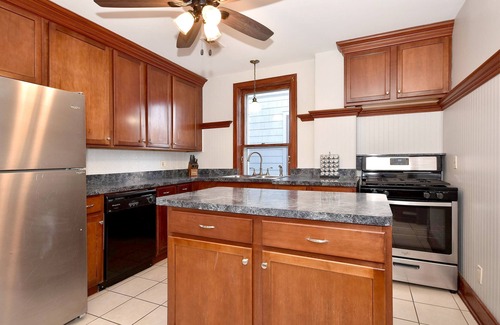 Oak Park Apartment | Ideal Location with Ocean View & Spa Access