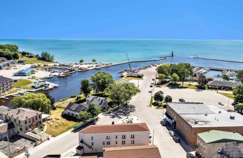 Algoma Apartment | Discover Oceanfront Comfort at Von Stiehl Hotel