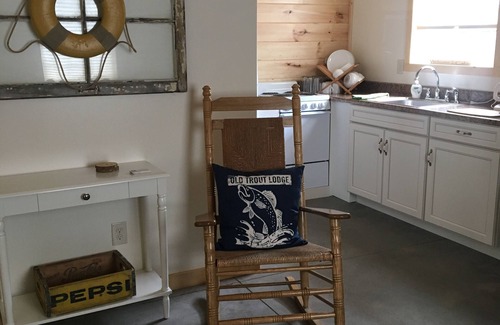 Geneva-on-the-Lake Cottage | Prime Location: Steps from the Iconic GOTL Strip