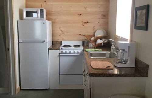 Geneva-on-the-Lake Cottage | Prime Location: Steps from the Iconic GOTL Strip