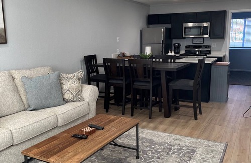 Manhattan Condo | Ideal Stay Near KSU Stadium with Pool & Breakfast