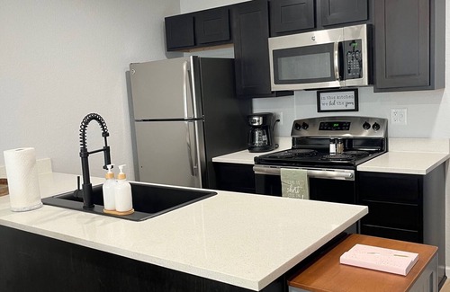 Manhattan Condo | Ideal Stay Near KSU Stadium with Pool & Breakfast