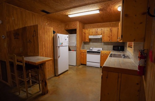 Sabinal Cabin | Easy Access to Frio River & Family-Friendly Amenities