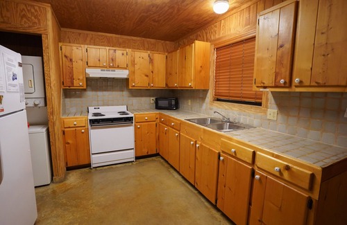 Sabinal Cabin | Easy Access to Frio River & Family-Friendly Amenities