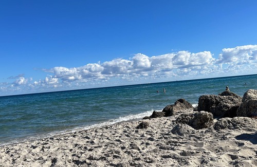 Boca Raton Condo | Convenient Walk to the Ocean with Pool Access
