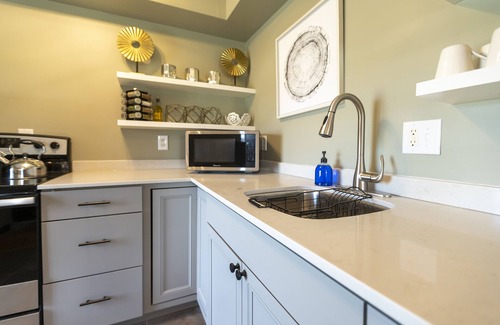 Carbondale Apartment | Convenient Stay Near Campus with Pet-Friendly Amenities