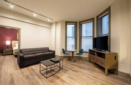 Central Business District Resort | Walking distance to Superbowl! 1-BR resort w/pool & fitness room, downtown N.O.