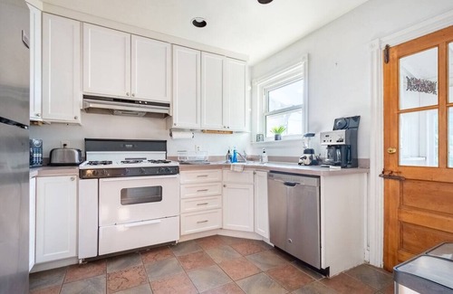 Wilmington House | Prime Location in Trolley Square - Perfect for Families