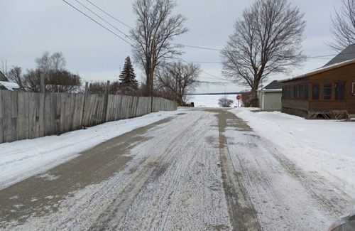 Houghton Lake Heights Cottage | Ideal Getaway Near Lake & Park with Pet-Friendly Amenities