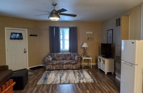 Houghton Lake Heights Cottage | Ideal Getaway Near Lake & Park with Pet-Friendly Amenities