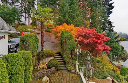 Chemainus House | Cozy Guest Houses in Canada with Private Beach Access