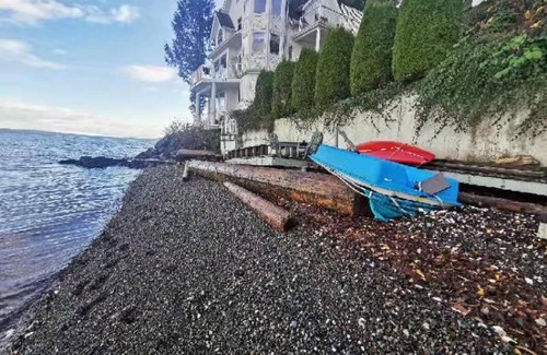 Chemainus House | Cozy Guest Houses in Canada with Private Beach Access