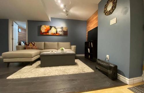 Ajax Apartment | Cozy Walkout 1 Bed Basement Apartment - Child Friendly Stay