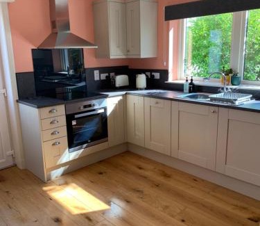Durness Apartment | Top-Rated Wallaby’s: Pet & Child Friendly Haven