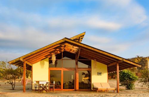 Punta Sal House | Relax at Wallac Bungalows with Oceanfront Views & Pool