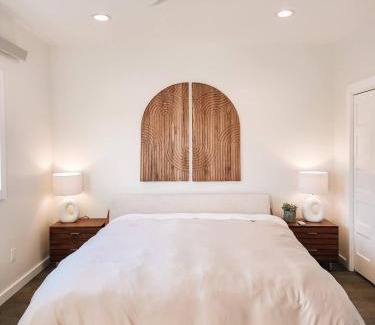 Pinedale Apartment | Wallace BNB: 4-Star Getaway with Spa & Pet-Friendly Stays