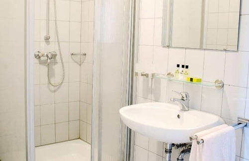 Roding Hotel | Discover Wallfahrts-Gaststätte Heilbrünnl: Family-Friendly Stay