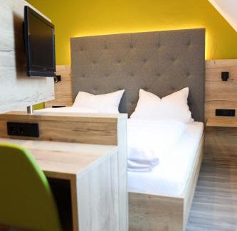 Wemding Hotel | Welcoming Wallfahrtswirt: Pet Friendly & Family-Oriented Stays
