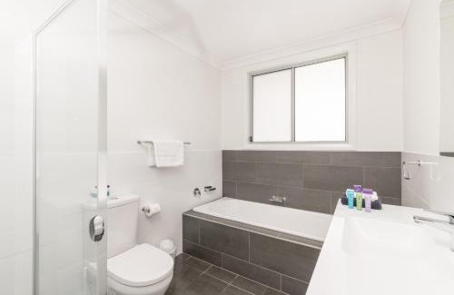 Wallsend Apartment | Wallsend on Longworth: Family-Friendly 4-Star Retreat
