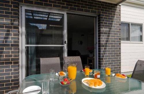 Wallsend Apartment | Wallsend on Longworth: Family-Friendly 4-Star Retreat