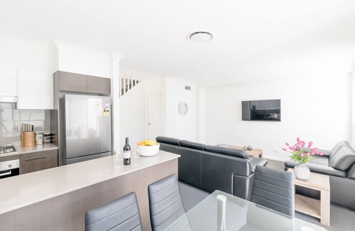 Wallsend Apartment | Experience Wallsend on Longworth with Ocean View Amenities