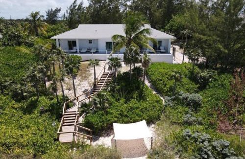 Double Bay House | Wally Love Home: Oceanfront Retreat with Pet-Friendly Perks