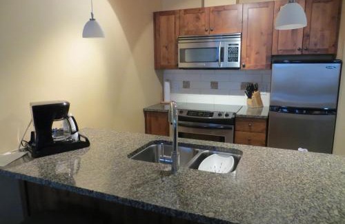 Okanagan-Similkameen Hotel | Relax at Walnut Beach Resort: 4-Star Oceanfront Getaway