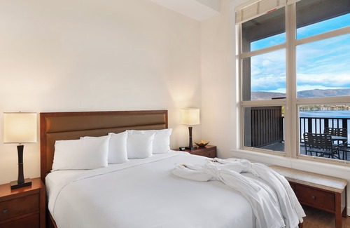 Okanagan-Similkameen Hotel | Relax at Walnut Beach Resort with Ocean Views & Pool Access