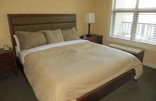 Okanagan-Similkameen Hotel | Relax at Walnut Beach Resort with Ocean Views & Pool Access