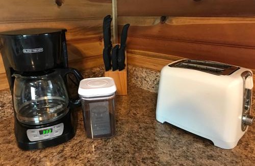 Fredericksburg Bed & Breakfast | Pet-Friendly Walnut Canyon Cabins with Hot Tub & Breakfast