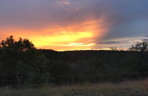 Fredericksburg Bed & Breakfast | Pet-Friendly Walnut Canyon Cabins with Hot Tub & Breakfast