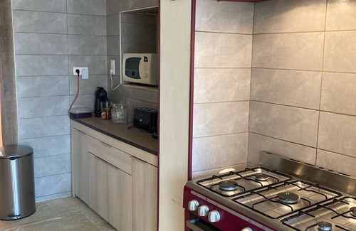 Praslay House | Walnut Cottage: Guest Rated 10/10 with Lake Views & Pool