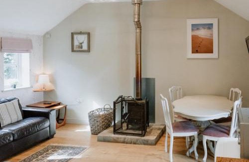 Pentney House | Welcoming Walnut Cottage - Family-Friendly Retreat Awaits