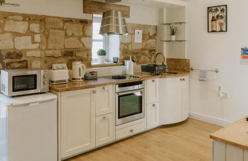 Pentney House | Welcoming Walnut Cottage - Family-Friendly Retreat Awaits