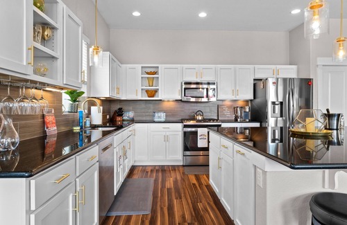 McNeil House | Inviting Walnut Creek Poolside Retreat - Steps from The Domain