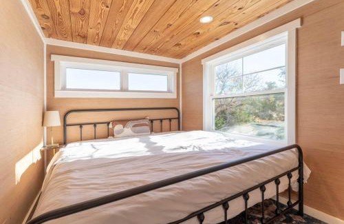 Fredericksburg House | Stylish Walnut Horizon Tiny Home with Scenic Observation Deck