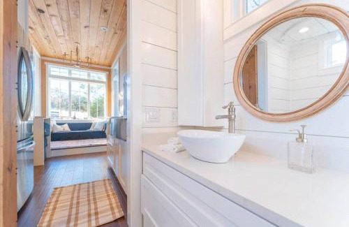 Fredericksburg House | Stylish Walnut Horizon Tiny Home with Scenic Observation Deck