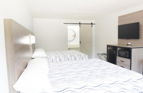Roland Hotel | Welcoming Walnut Inn: Pet-Friendly & Family-Oriented Stay