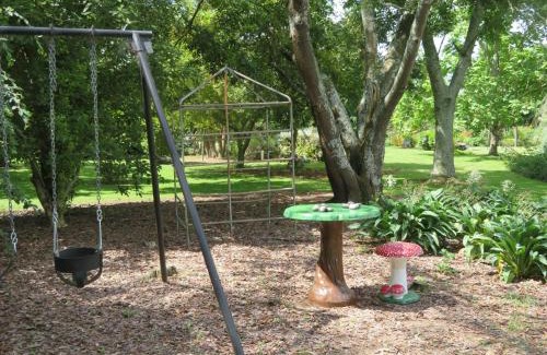 Matamata Bed & Breakfast | Cozy Walnut Lodge B&B: Guest Rated 9.8 with Breakfast & Dining