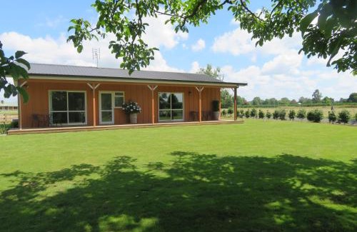 Matamata Bed & Breakfast | Cozy Walnut Lodge B&B: Guest Rated 9.8 with Breakfast & Dining
