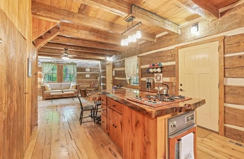 Glenford Cabin | Walnut Lodge Cabin Hideaway on 16 Secluded Acres