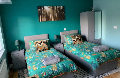 Timberland Apartment | Discover Walnut Lodge: Timberland's 4-Star Retreat