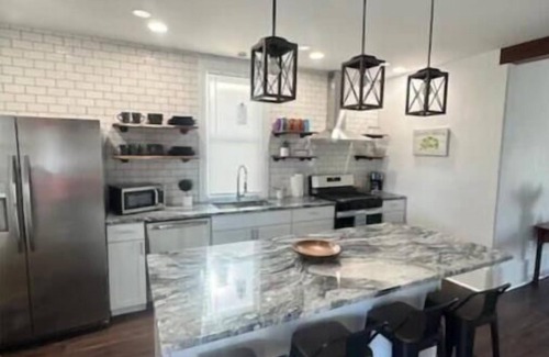 Salunga House | Rustic Modern Farmhouse Retreat with Family-Friendly Amenities