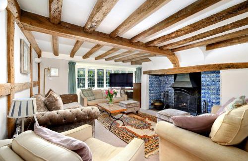 Littlehampton House | Walnut Tree House: A 4-Star Family-Friendly Retreat