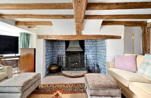 Littlehampton House | Walnut Tree House: A 4-Star Family-Friendly Retreat