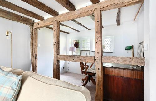 Littlehampton House | Walnut Tree House: A 4-Star Family-Friendly Retreat