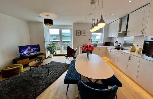 Cambridge Apartment | Welcoming Walnut Tree Apartment with Roof Terrace Escape