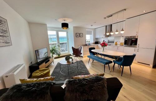 Cambridge Apartment | Welcoming Walnut Tree Apartment with Roof Terrace Escape